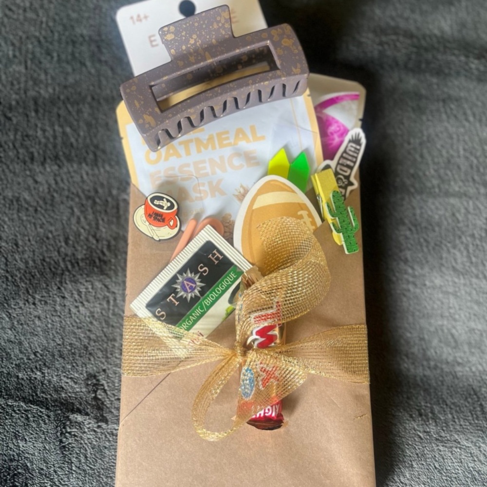 Blind Date With A Book Gift Set with Hair Clip and Oatmeal Mask